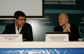 El Secretario General de la FEMP, Juan Avila, y Manuel Villoria, en la inauguración del Curso.